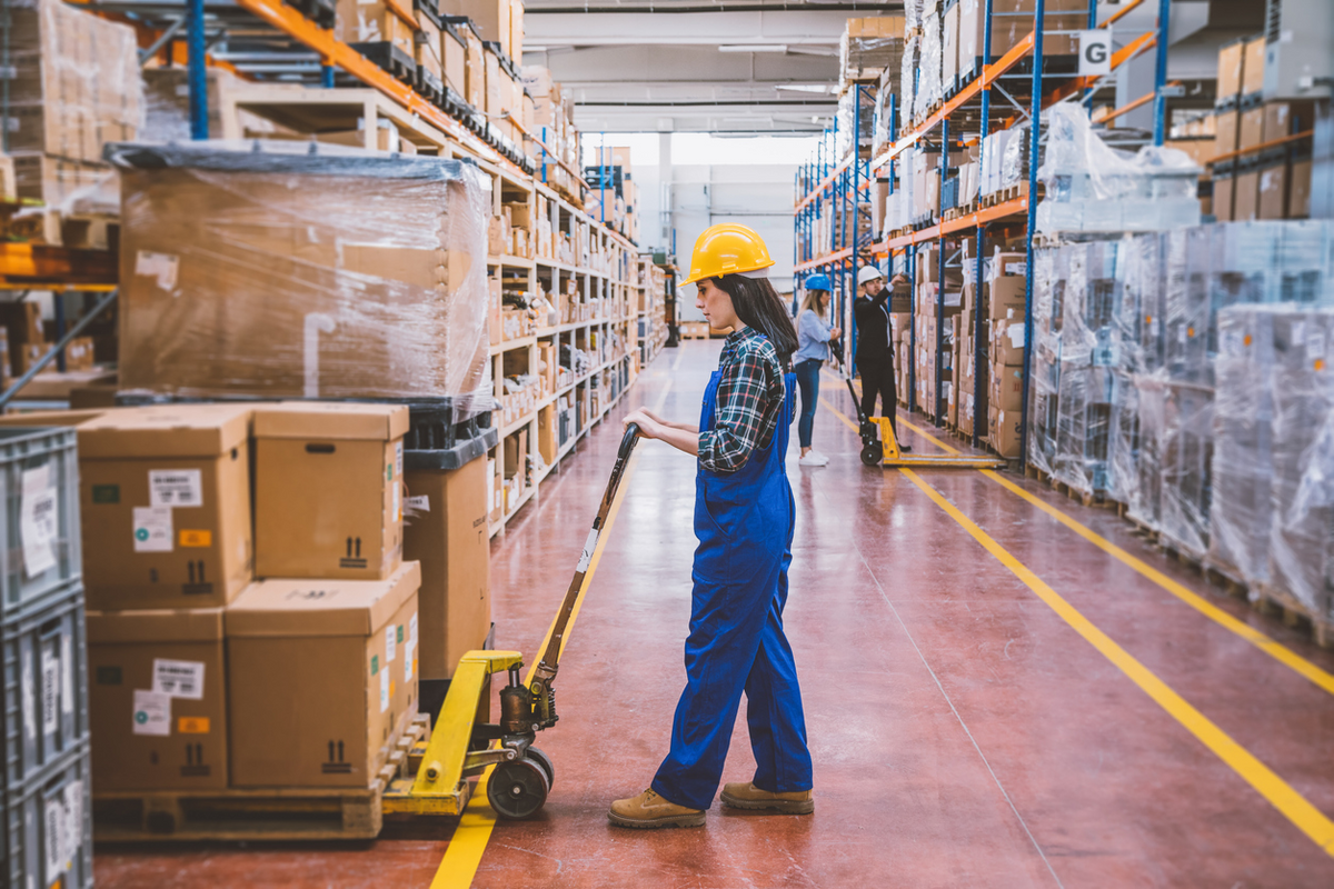pallet-jack-in-warehouse.png